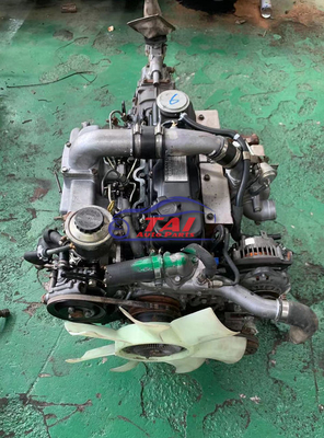日産Cabstarのための変速機が付いている日本QD32ターボ日産のエンジン部分のディーゼル機関