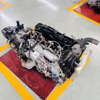 4BE1 3.636L ディーゼルエンジン組成 100 〜 120HP の動力範囲と OHV 8 バルブ 直射