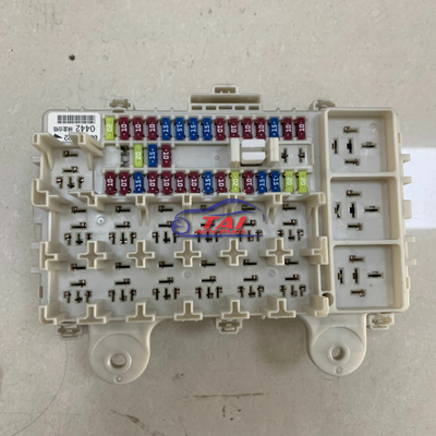 Good price ISUZU 700Pはエンジン部分8-98067619-1の本物の新しいヒューズ箱を使用した オンライン